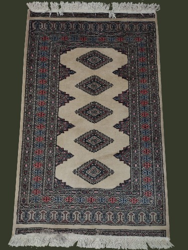 2'7" X 4'1" Handmade Pakistani Bokhara Geometric Rug – 2'7" × 4'1"
