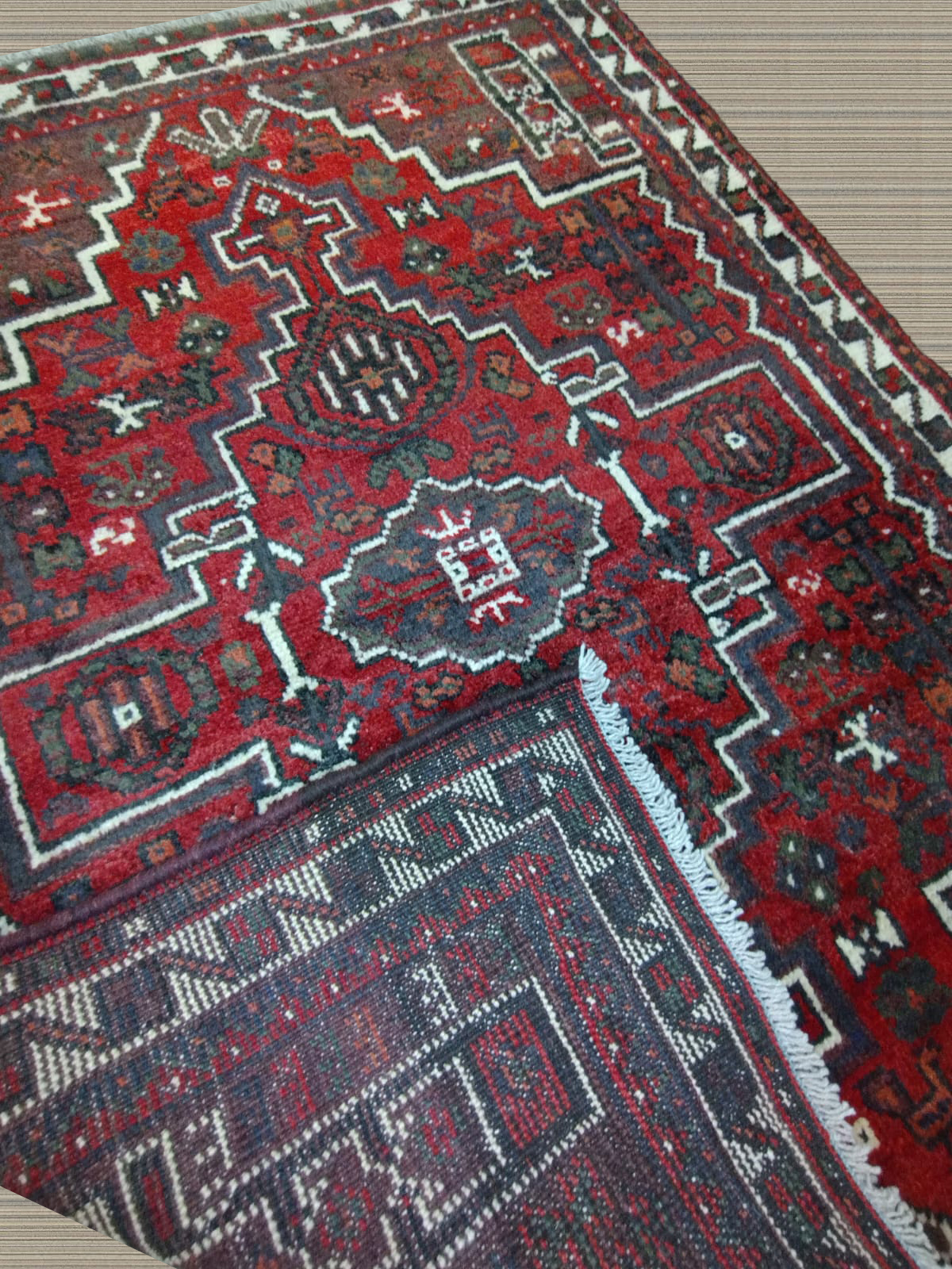 3'9"X5' Persian Shiraz Handmade Red And Black Area Rug – 3'9" × 5'