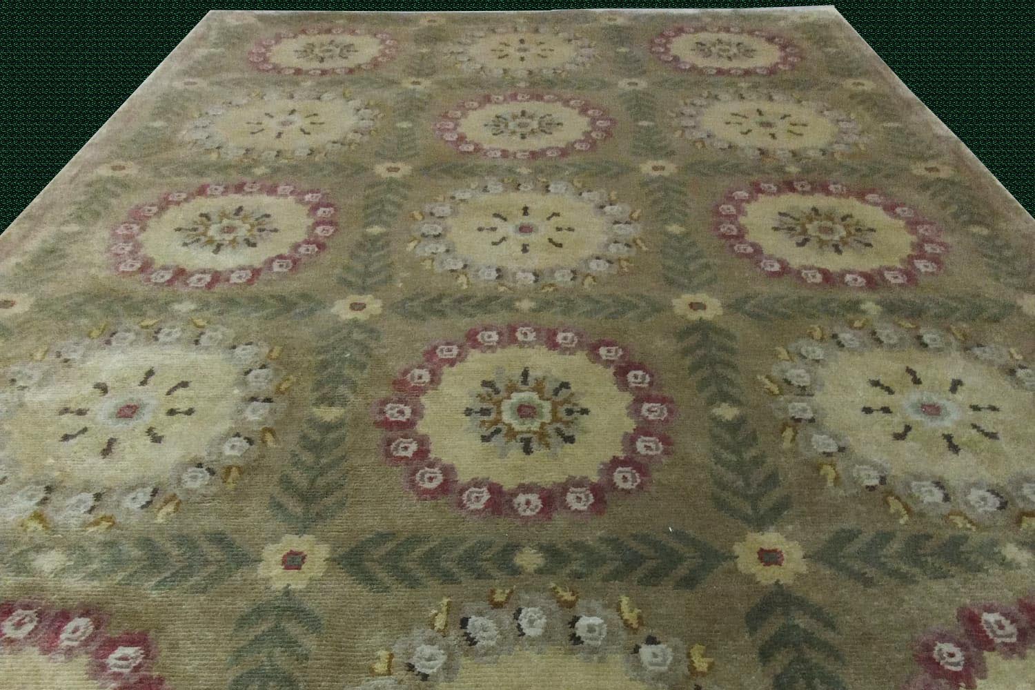 5'8"X6'India Handmade Large Flower Design Rug – 5'8" × 6'