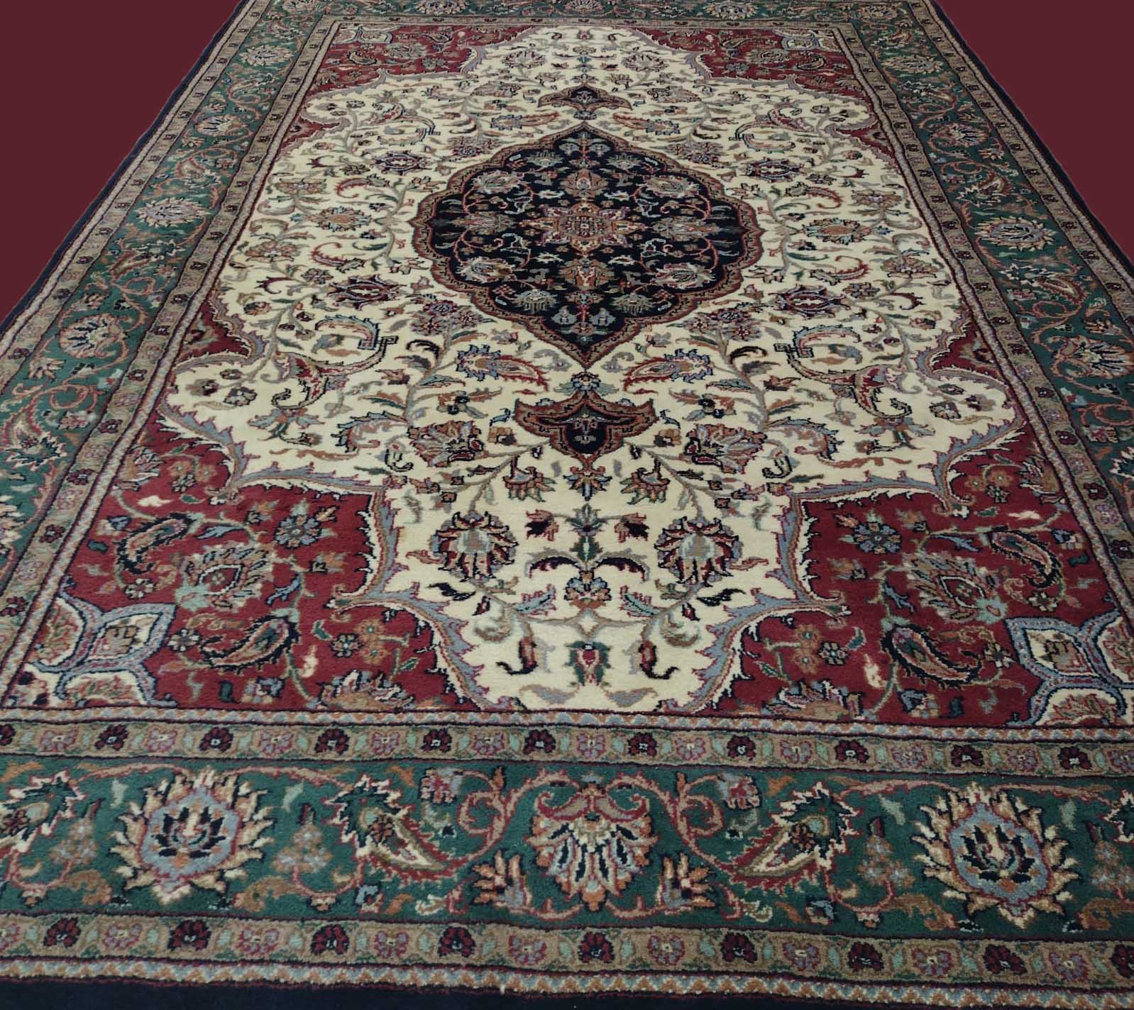 5X8 Indian Handmade Ivory/Green Area Rug – 5' × 8'