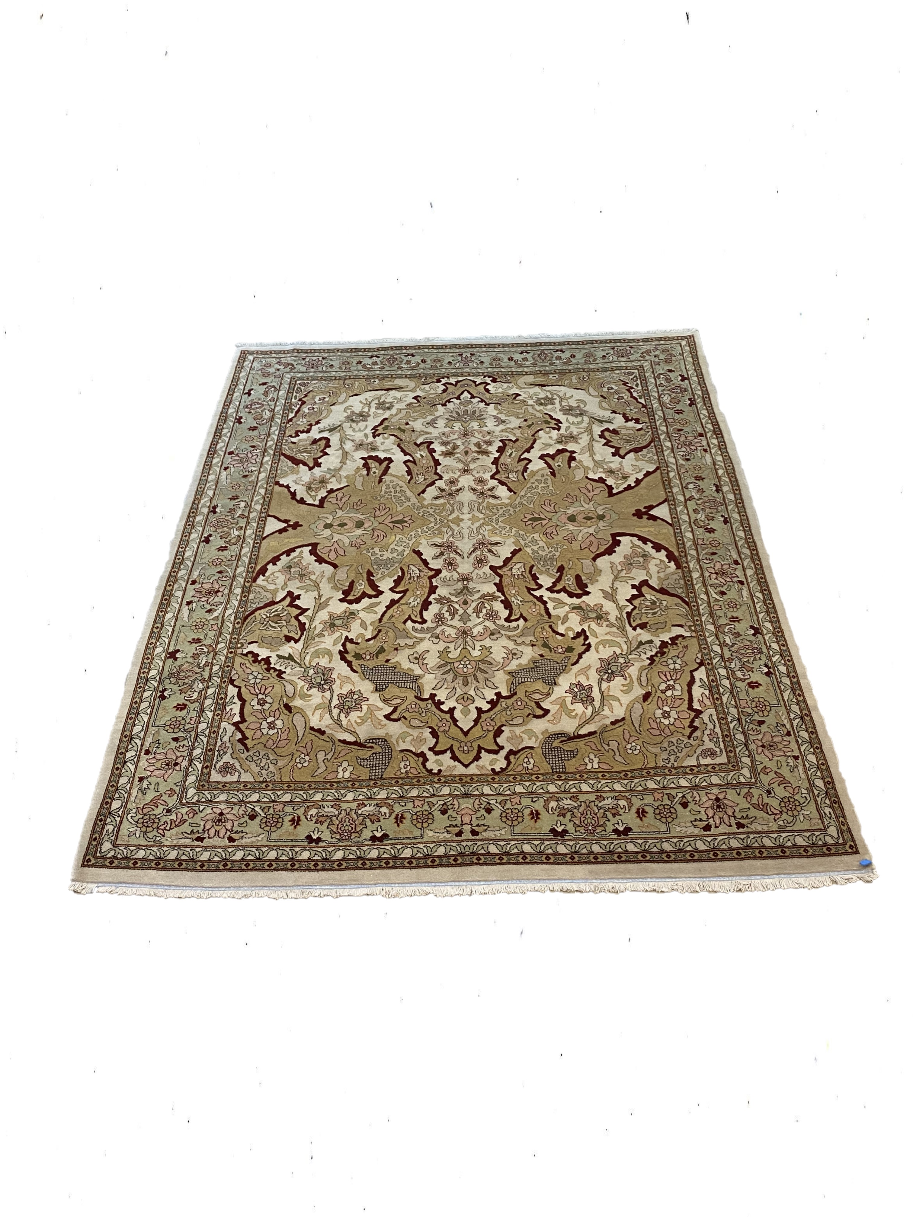 8x10 Beige/Light Green Rug – 8' × 10'
