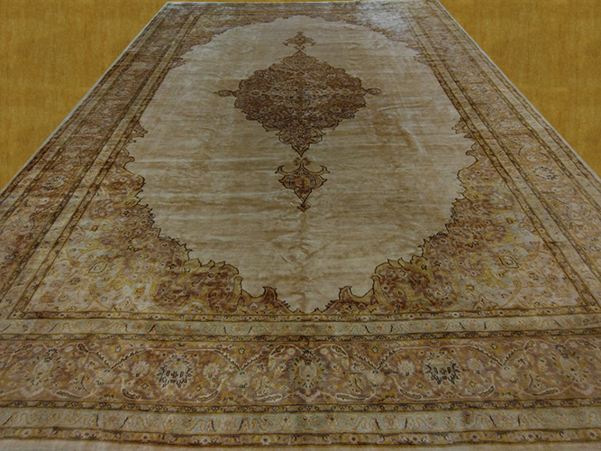 9'X12' Gold And White Antique Rug – 9' × 12'